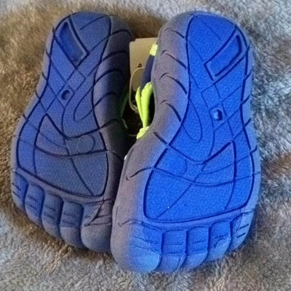 NEW BABIES R US SIZE 3 ADORABLE BABY WATER SHOES